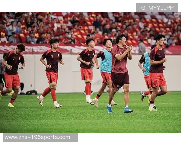 中国国足迎战泰国队全力争胜期待精彩对决展现足球魅力与团队精神